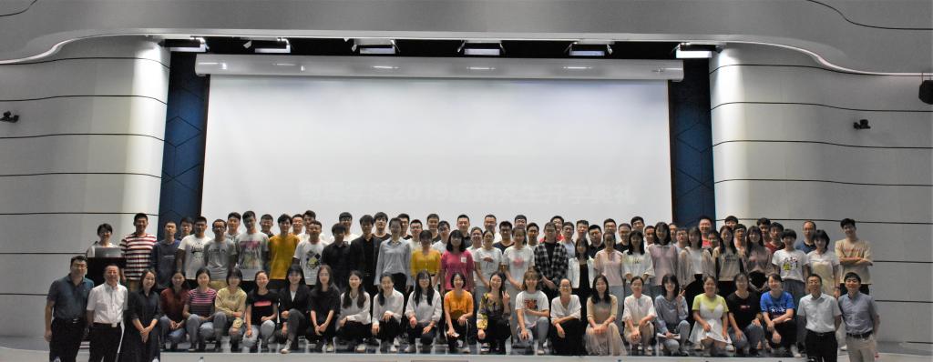 2019级sbobet利记研究生拍下的第一张全家福